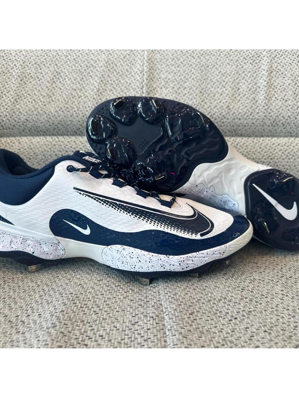 Nike size 16 Men’s White and Navy Baseball Cleats with Speckled Midsole
